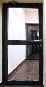 Остекленная противопожарная дверь Остекленная противопожарная дверь